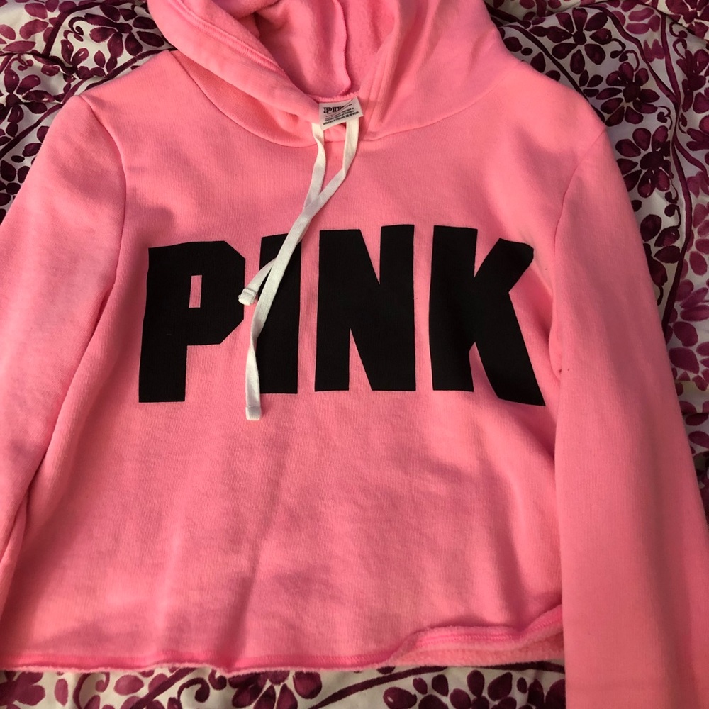 Cropped pink vs hoodie